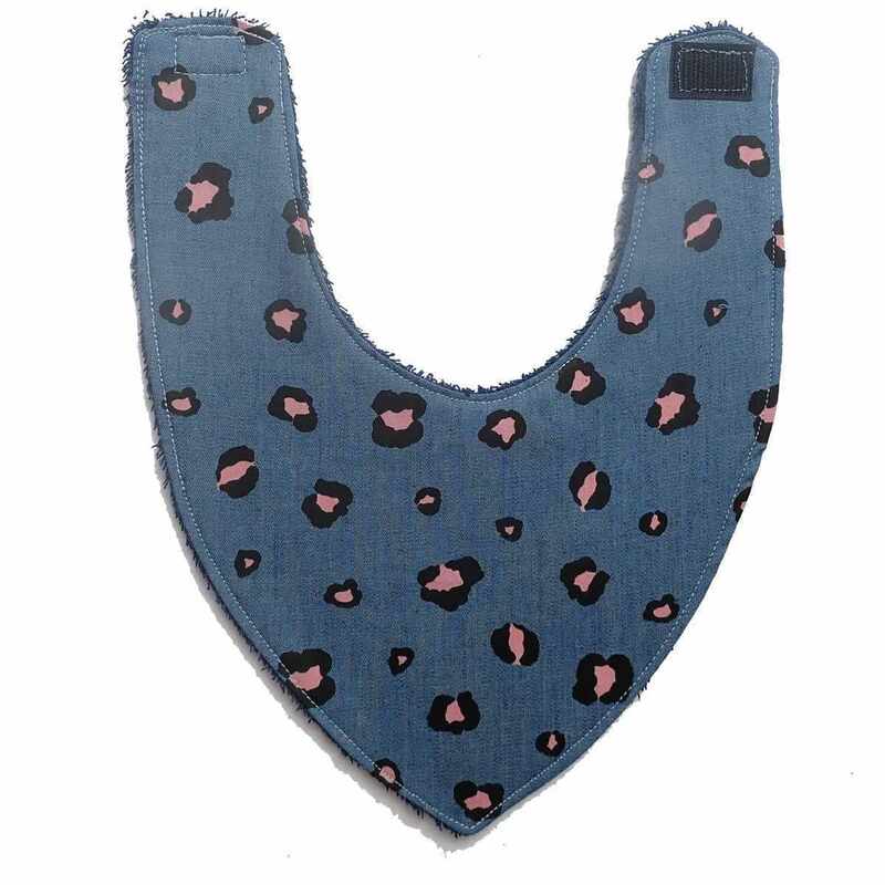Bavoir bandana bleu motif léopard made in France