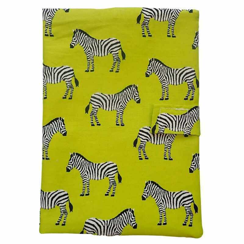 Protège carnet de santé vert motif zèbres made in France