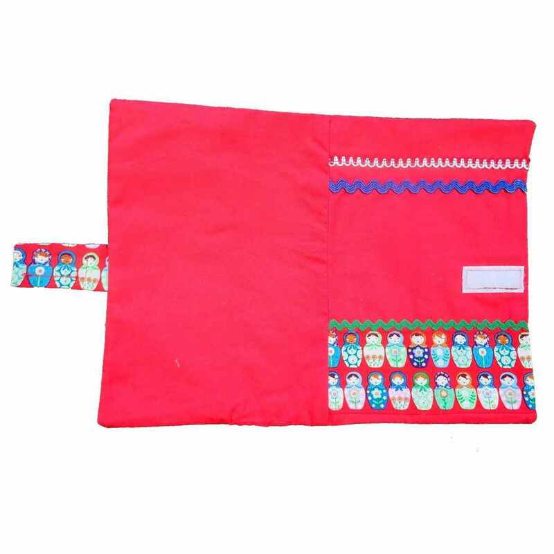 Protège carnet santé rouge poupées russes made in France