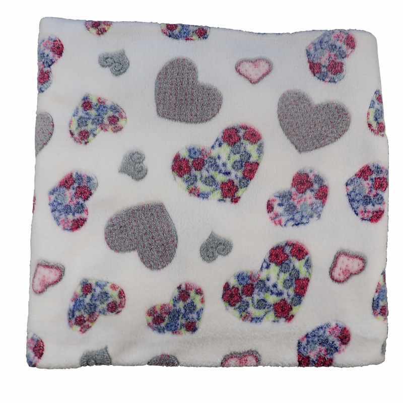 Plaid en tissu doudou ivoire cœurs