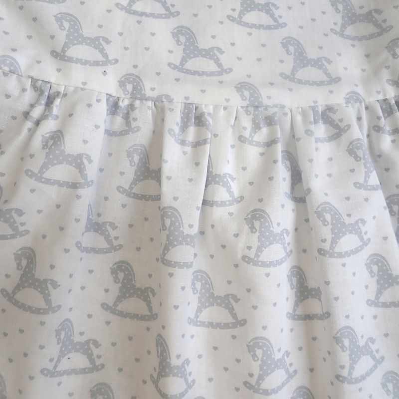 Robe bébé coton blanc et gris chevaux