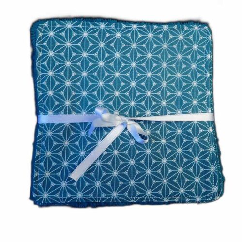 Cinq lingettes lavables bleues rosaces