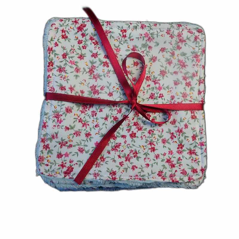 Cinq lingettes lavables fleuries bordeaux en bambou