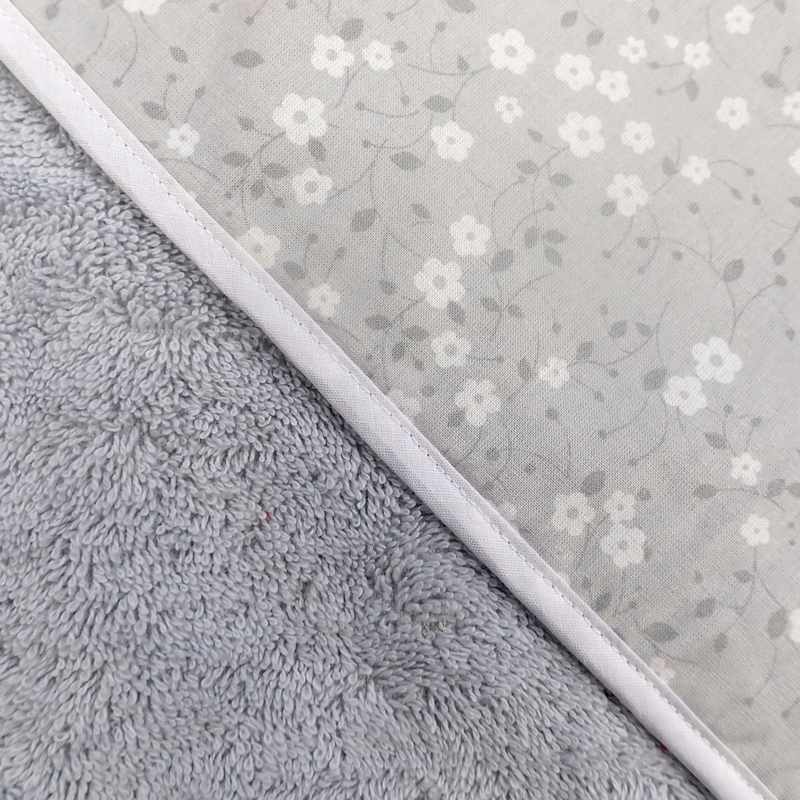Cape de bain grise coton motif fleurs – Image 3