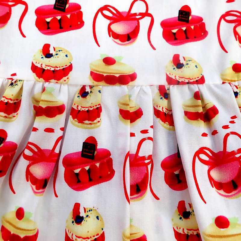 Robe bébé blanche motif cupcakes rouges – Image 3