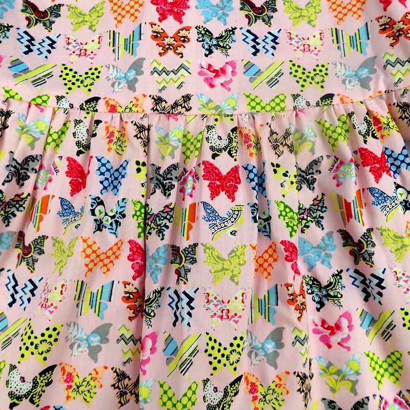 Robe bébé rose motif papillons multicolores – Image 3