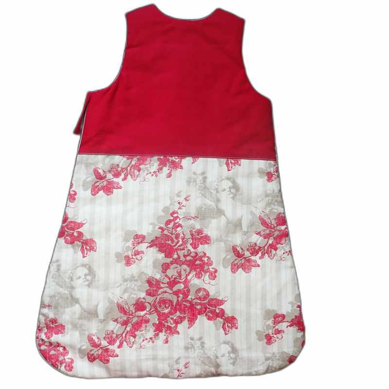 Gigoteuse bordeaux et ivoire motif anges 0/6 mois – Image 2