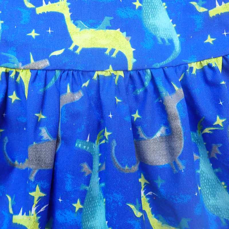 Robe fille bleue motif dragons – Image 3